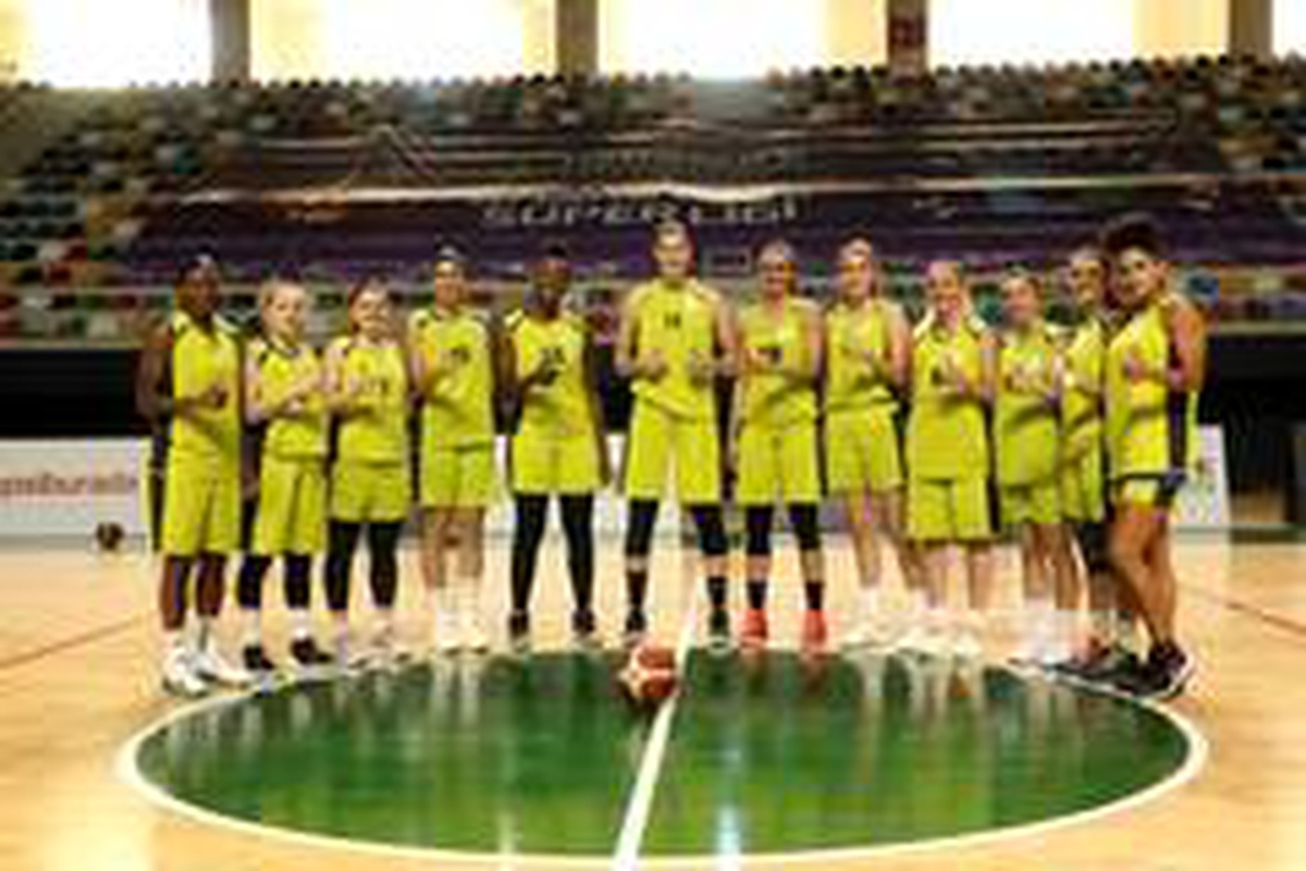 İzmit Belediyespor tam kadro çalışmaya başladı