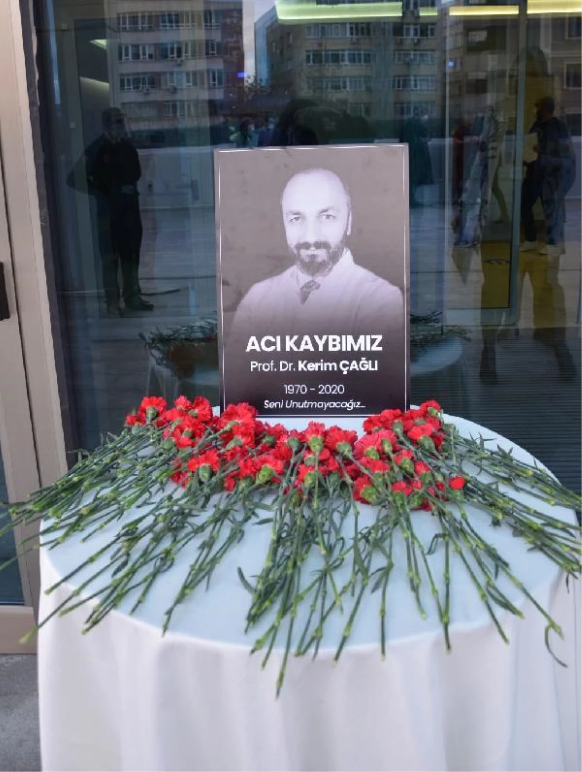 Koronavirüsten ölen Prof. Dr. Çağlı için anma töreni