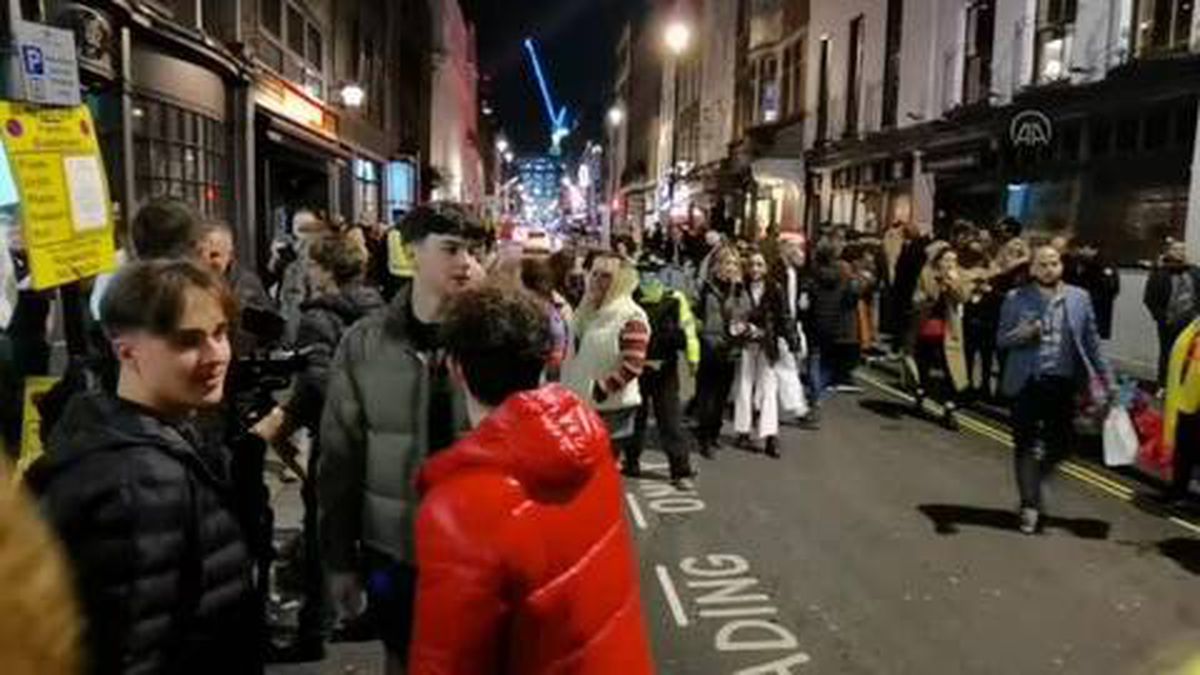 Londra'da en sıkı kısıtlamaların yer aldığı 'üçüncü aşama' önlemler uygulanmaya başladı