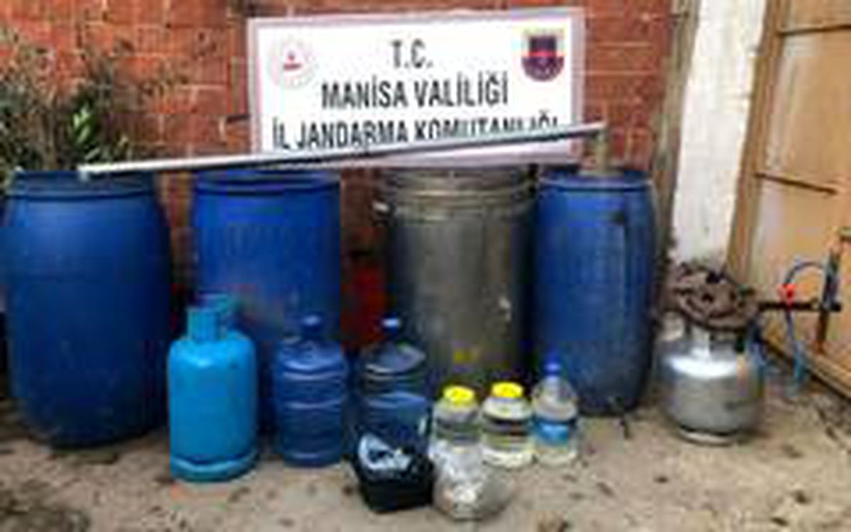 Salihli\'de 425 litre sahte içki ele geçirildi