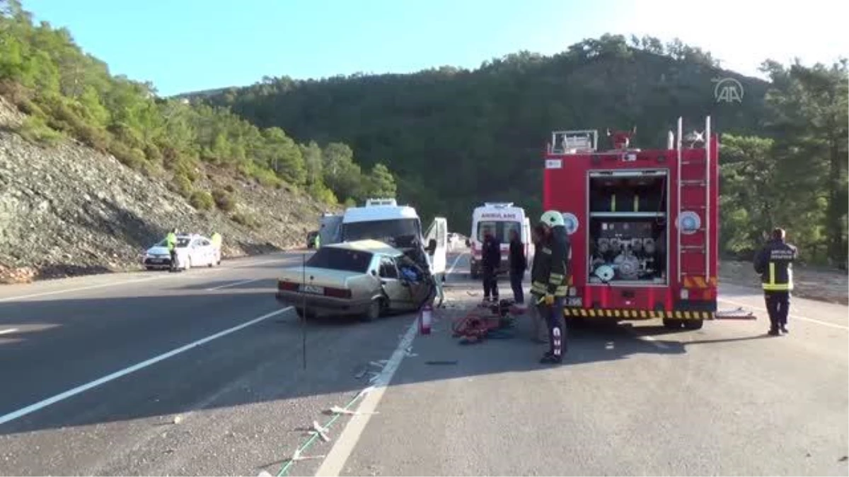 Otomobille ticari araç çarpıştı: 2 ölü, 1 yaralı