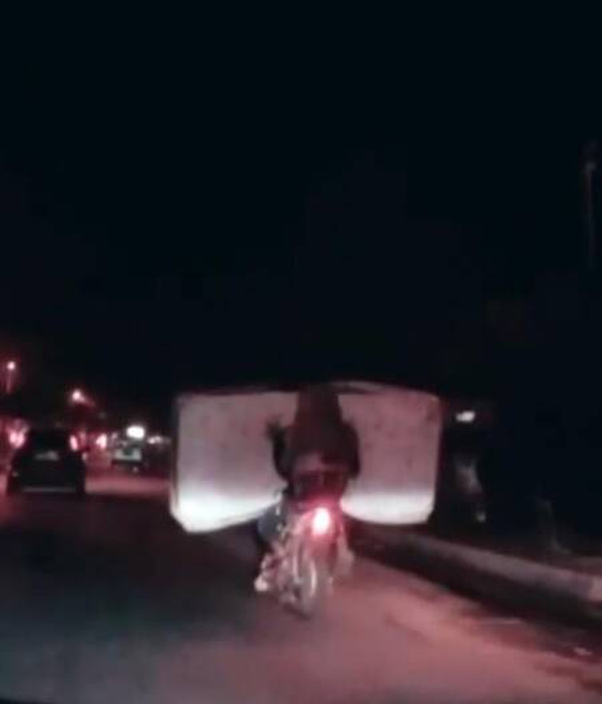 Yatağı, motosikletle taşıdılar
