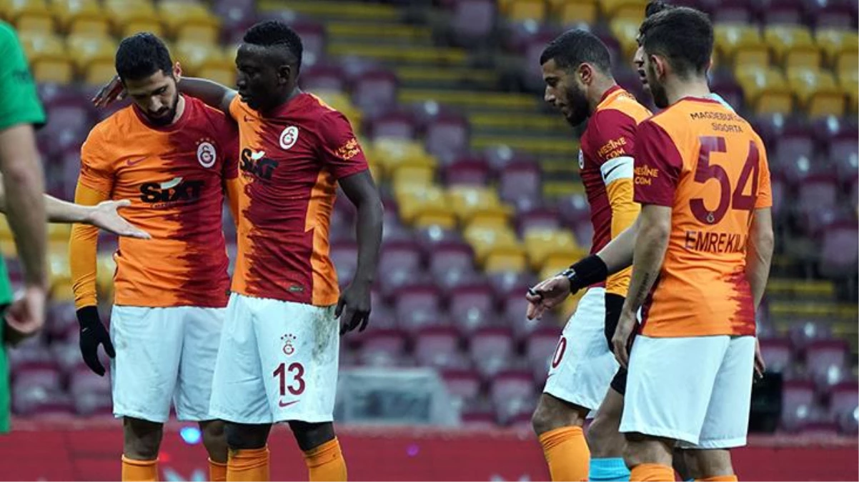 Younes Belhanda ve Emre Akbaba, Darıca maçında frikik gerginliği yaşadı