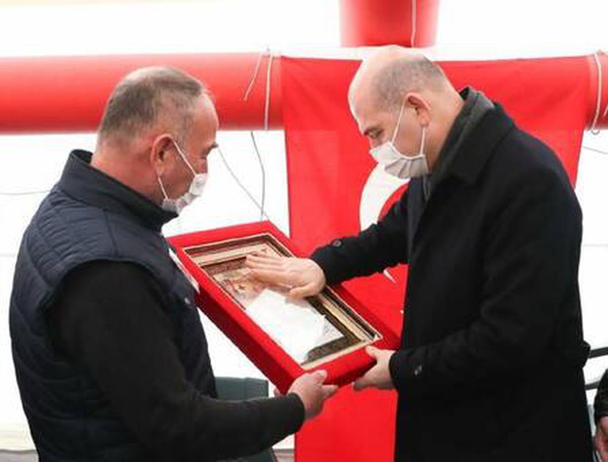 Bakan Soylu\'dan şehit uzman çavuşun ailesine ziyaret