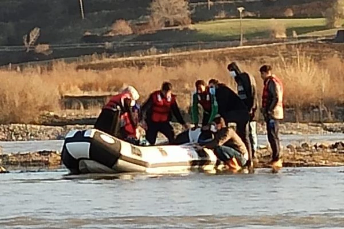 Bingöl\'de suda mahsur kalan 6 kişilik aile kurtarıldı