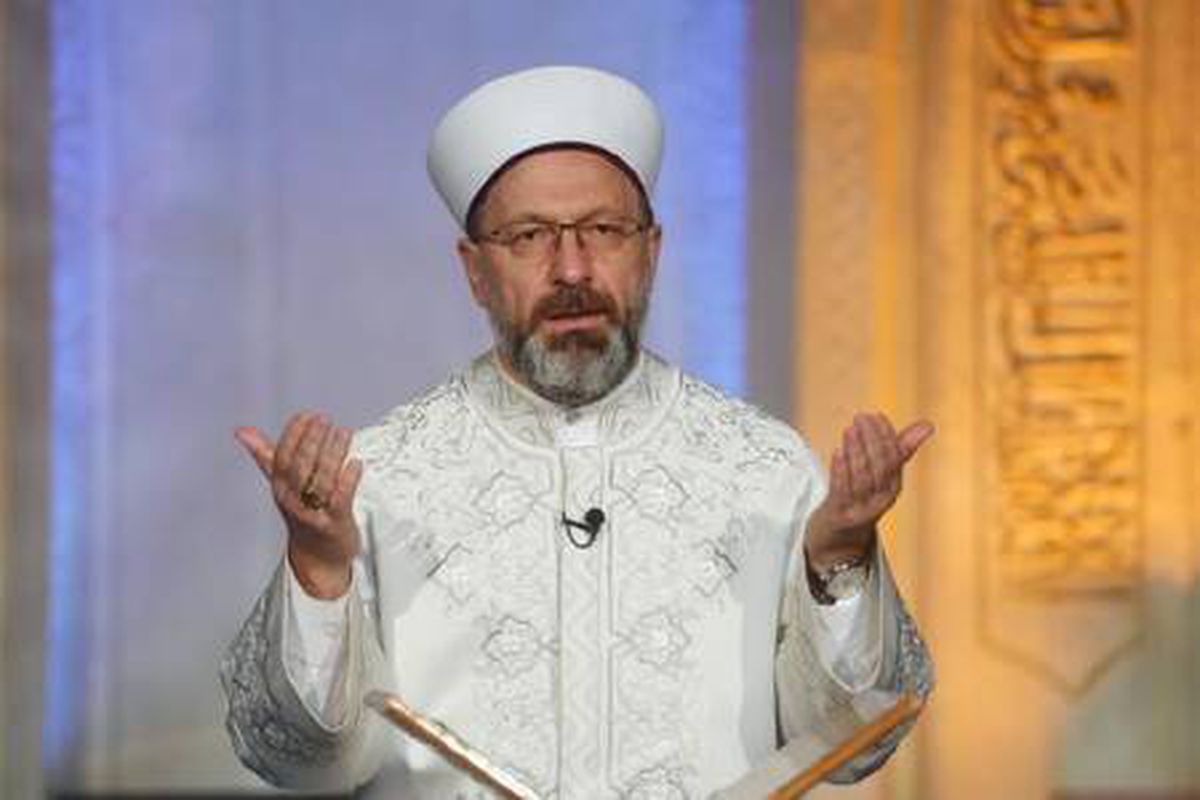 Diyanet İşleri Başkanı Erbaş, salgında ve doğal afetlerde hayatını kaybedenler için dua etti