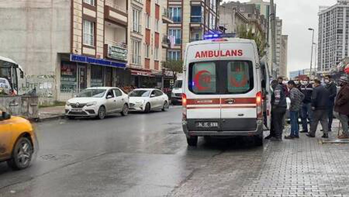 Esenyurt\'ta bir kişi börek aldığı sırada bıçaklandı