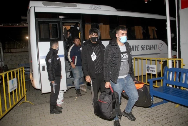 Son dakika haber... Muğla'da 97 kaçak göçmen ile 10 organizatör yakalandı