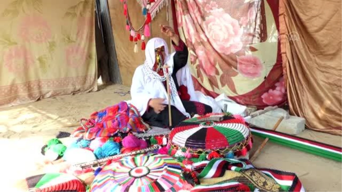Gazzeli kadın 100 yıllık ceylan boynuzlarıyla bedevi işlemecilik kültürünü yaşatıyor