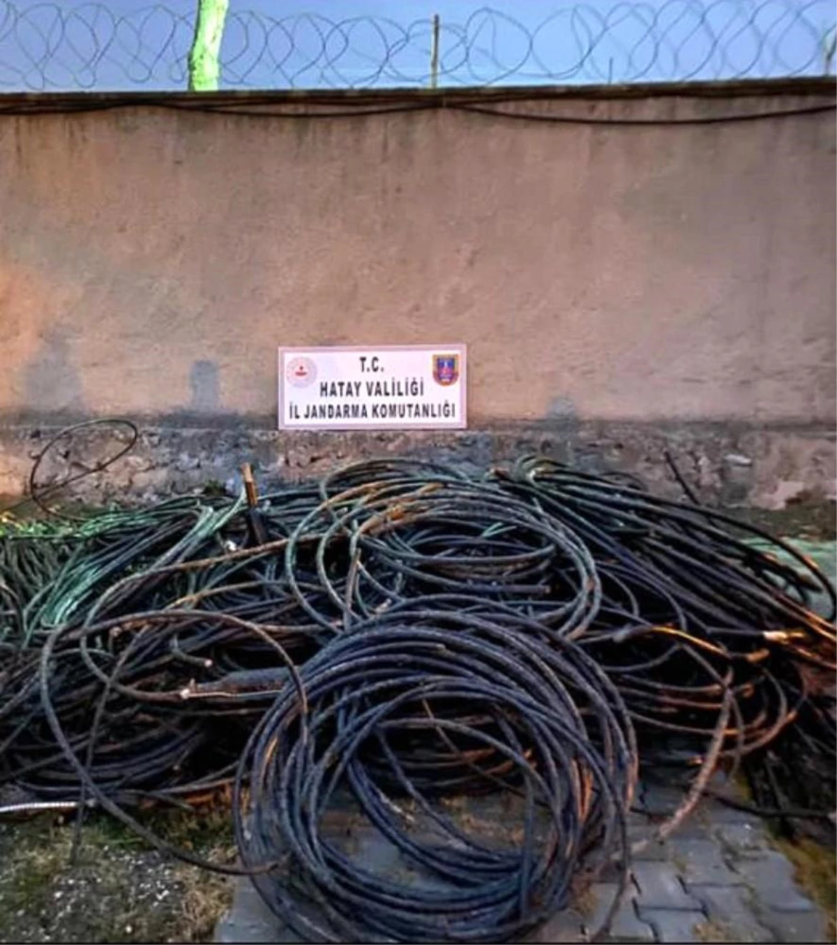 Kamyonetin kasasında 1100 kilo bakır kablo ele geçirildi