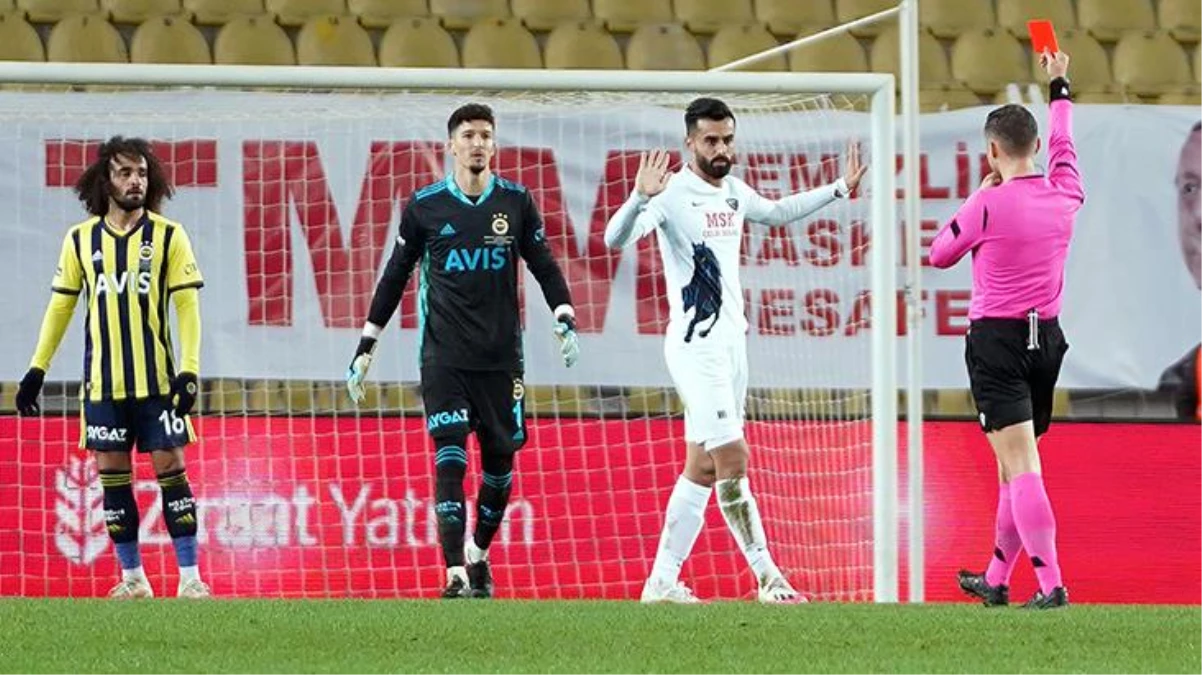 Karacabey maçında kırmızı kart gören Altay Bayındır Gaziantep maçında yok