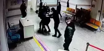 Kendisiyle ilgilenmediğini iddia ettiği doktora dehşeti yaşattı! Bıçaklı saldırı girişimi kamerada