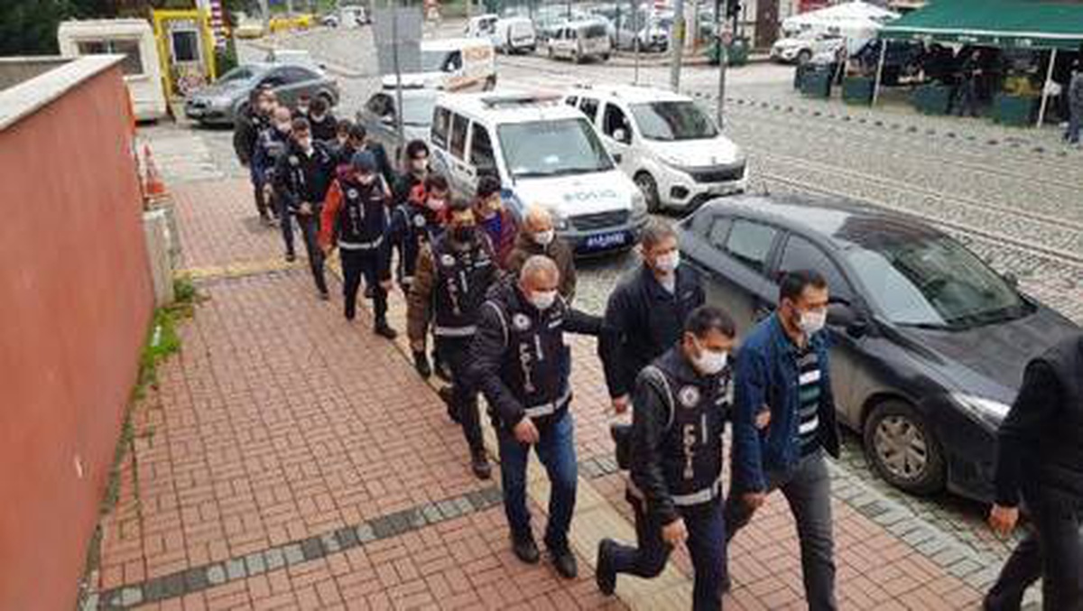 Son Dakika | Kocaeli\'de, FETÖ şüphelisi 9 kişi adliyede (2)