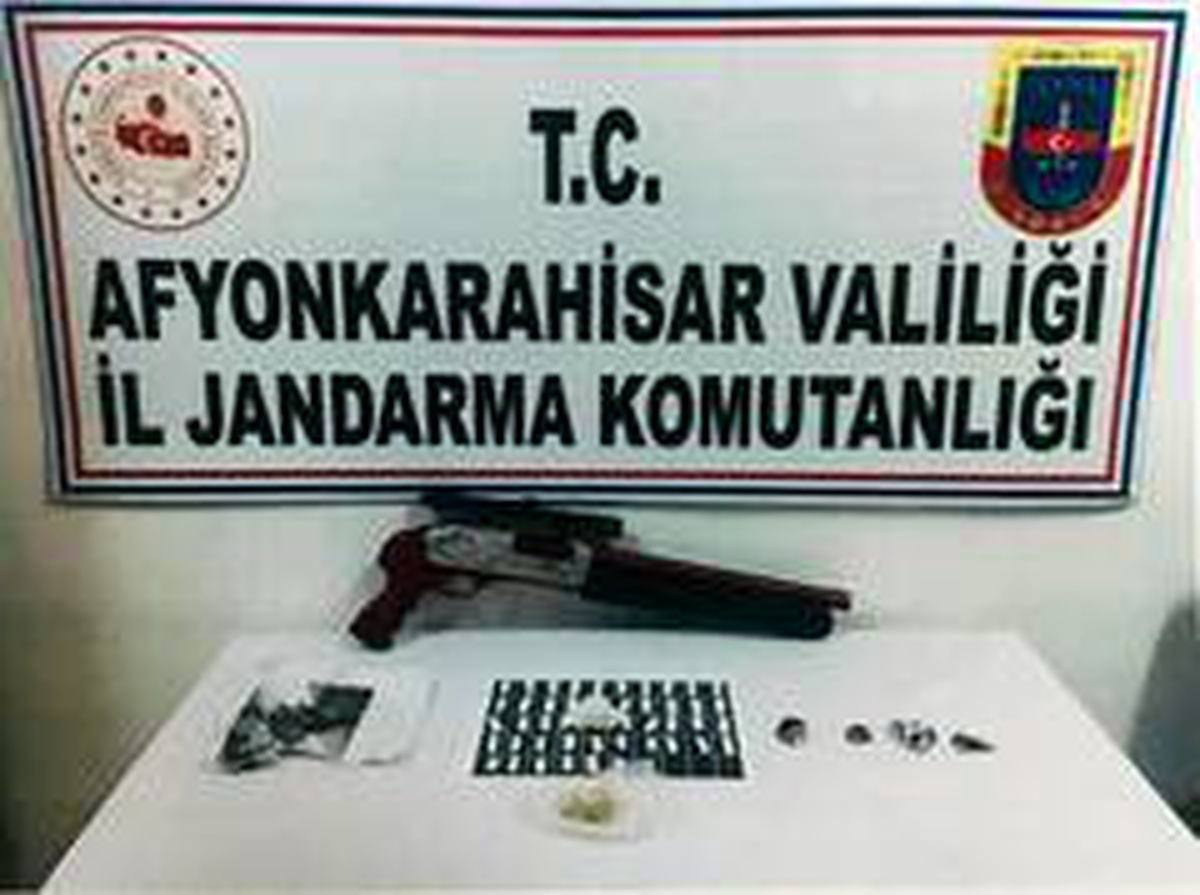 Köye düzenlenen uyuşturucu baskınında 8 kişi gözaltına alındı