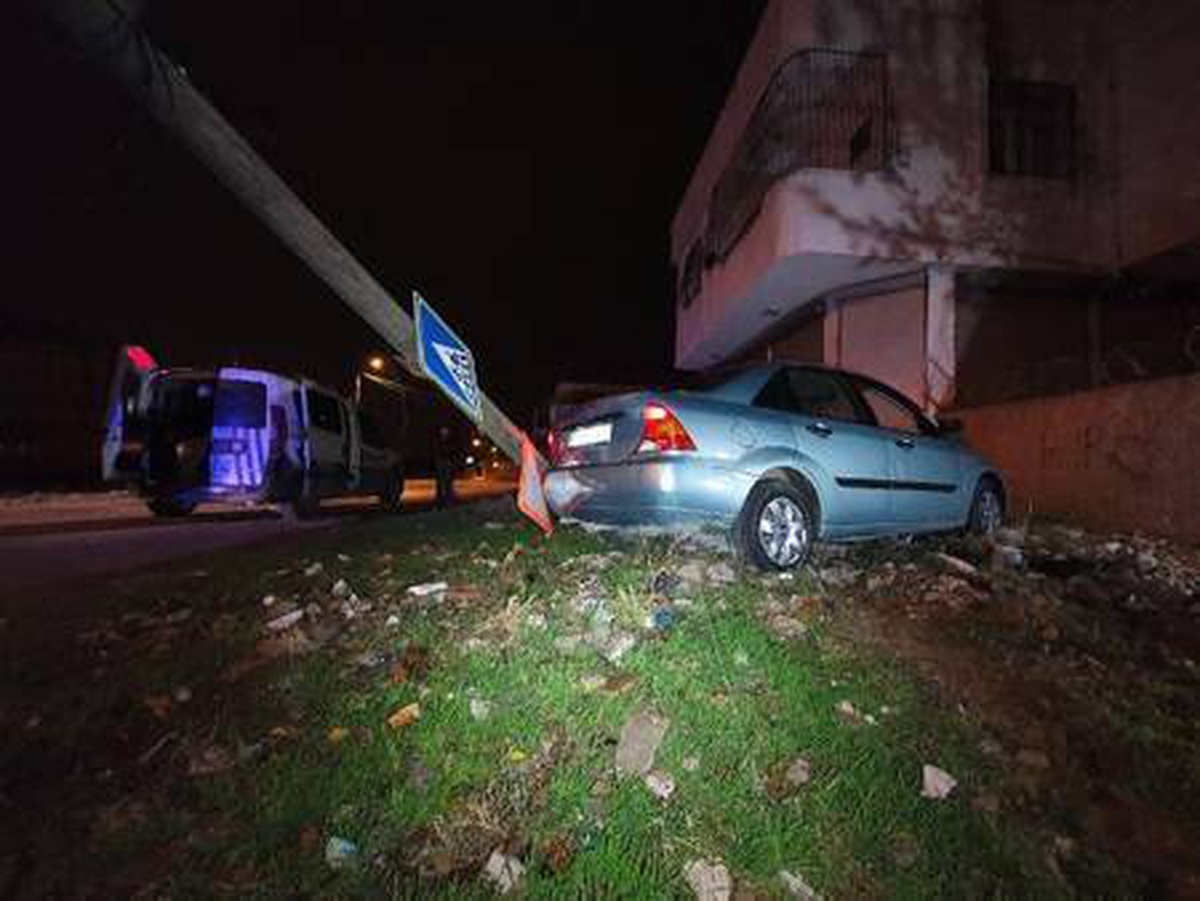 Müşterinin otomobiliyle polisten kaçmaya çalıştı, kaza yapınca yakalandı
