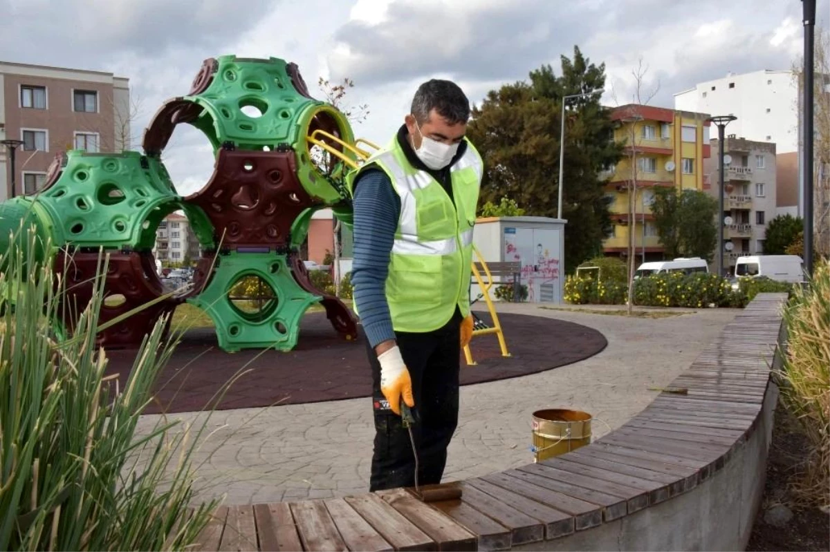 Park ve Bahçeler Müdürlüğü ekipleri Aliağa\'nın her yerinde