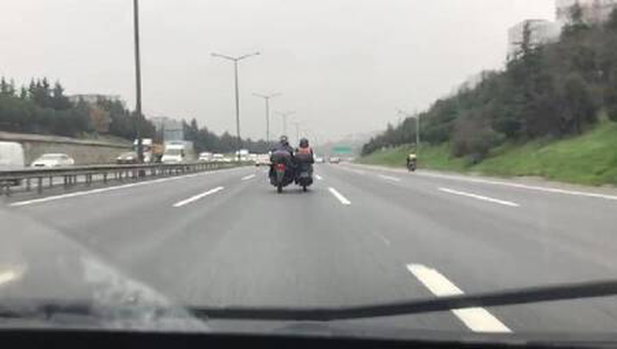 TEM\'de motosikletlilerin tehlikeli yolculuğu kamerada