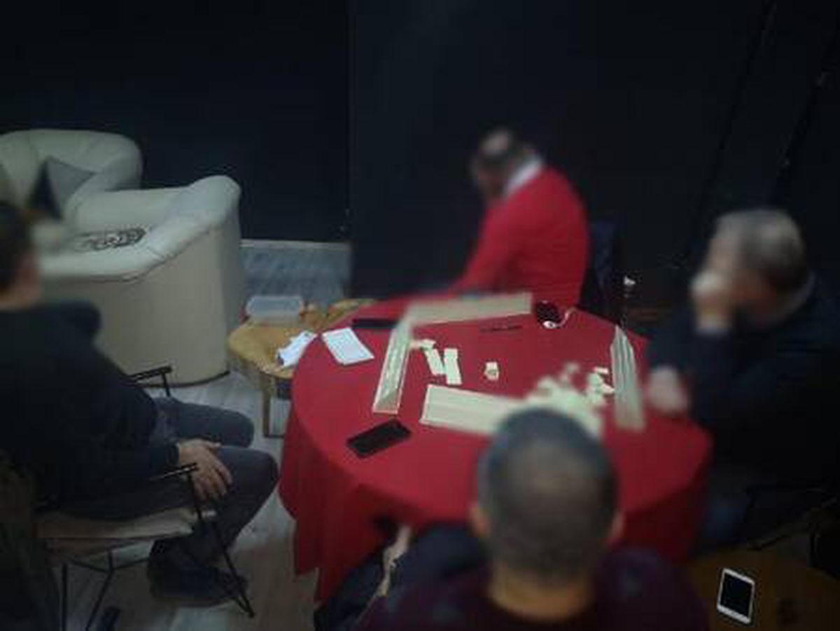 Son dakika haber... Trabzon\'da iki farklı evde kumar oynayan 16 kişiye 53 bin lira para cezası kesildi