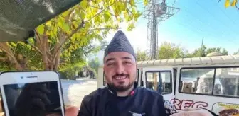 Yatağı motosikletle taşıyanlara 'Deli ha' diyen, fenomen kokoreççiymiş