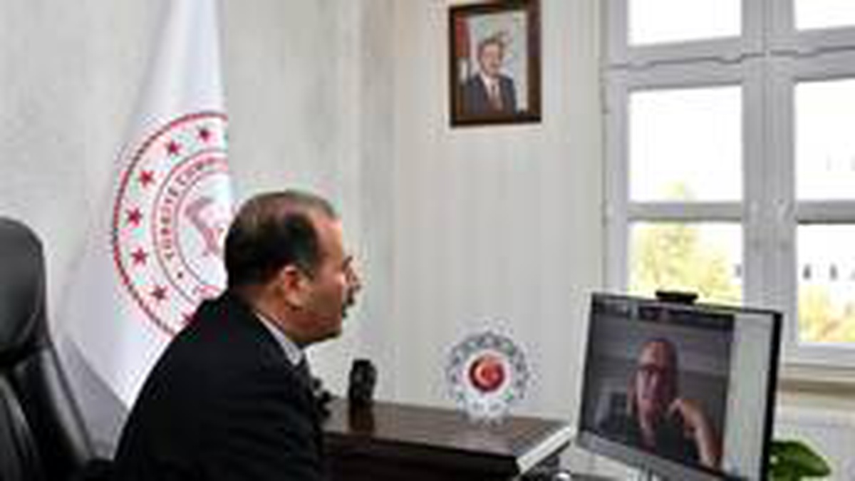 Yazar Salih Uyan ile online söyleşi gerçekleştirildi