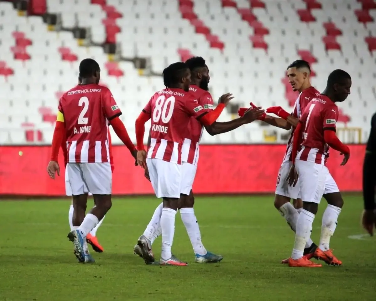 Mücadeleden 1-0 galip ayrılan kırmızı-beyazlı ekip, adını bir üst tura yazdırdı