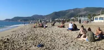 Alanya'da plajlar doldu