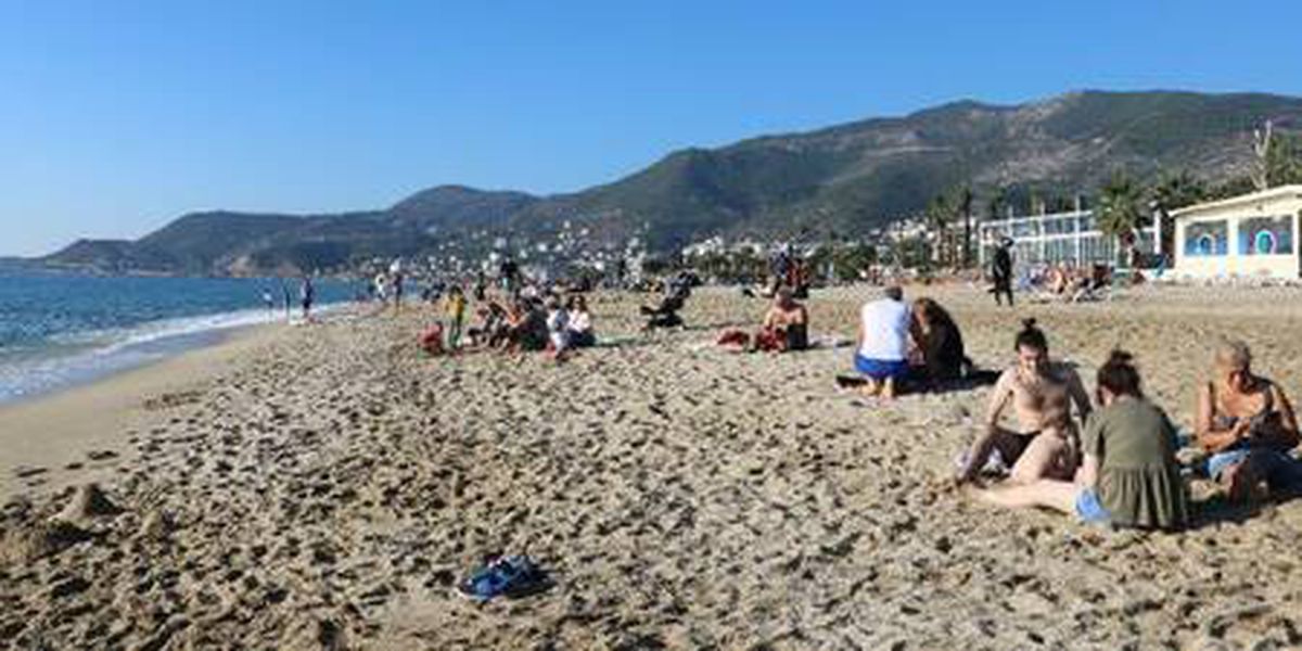 Alanya\'da plajlar doldu