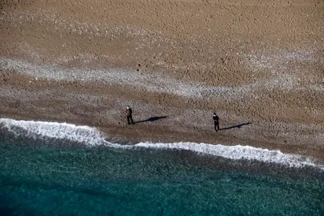 Antalya'da jandarma pandemi kurallarını havadan denetledi