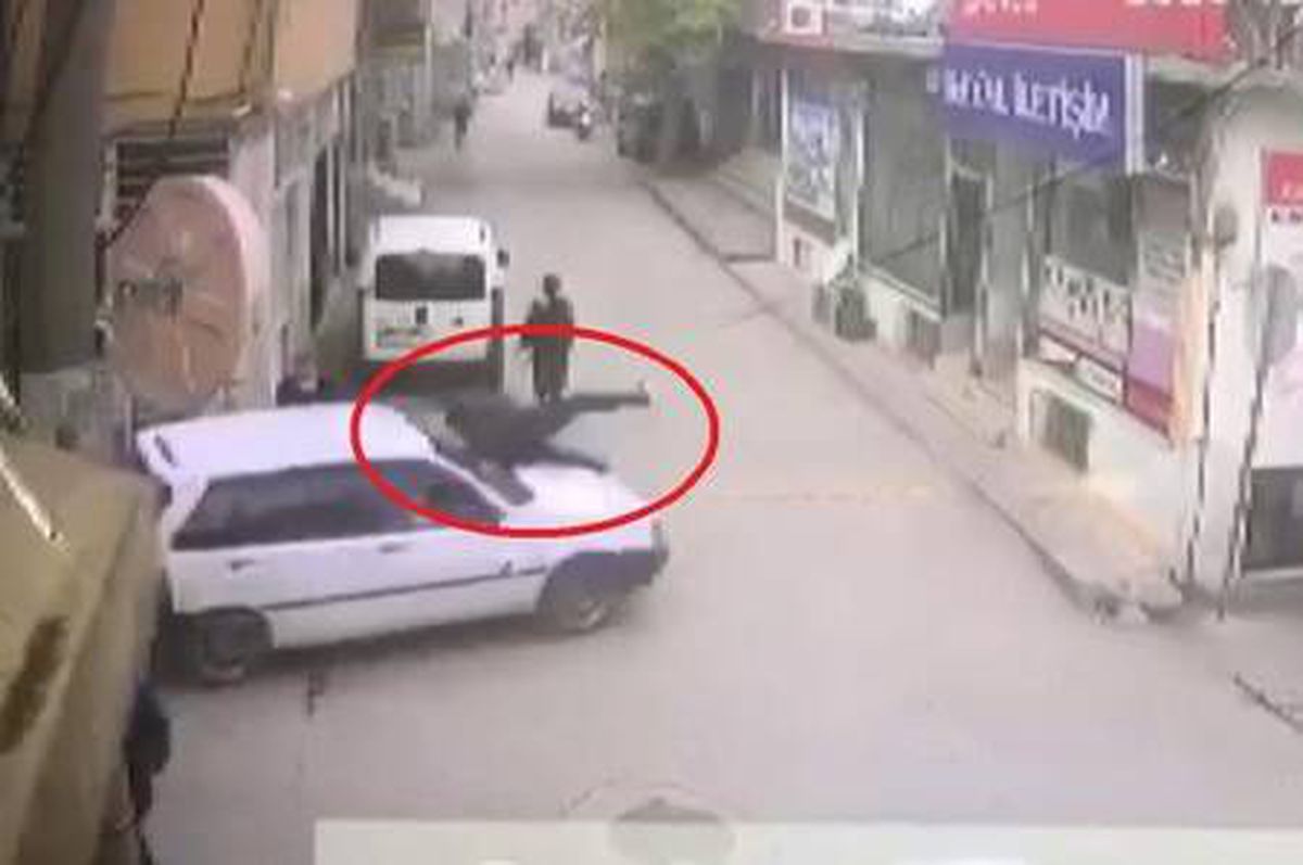 Baba ve oğulları gürültü kavgasında komşu 2 kardeşi bıçaklayıp, otomobille çarptı