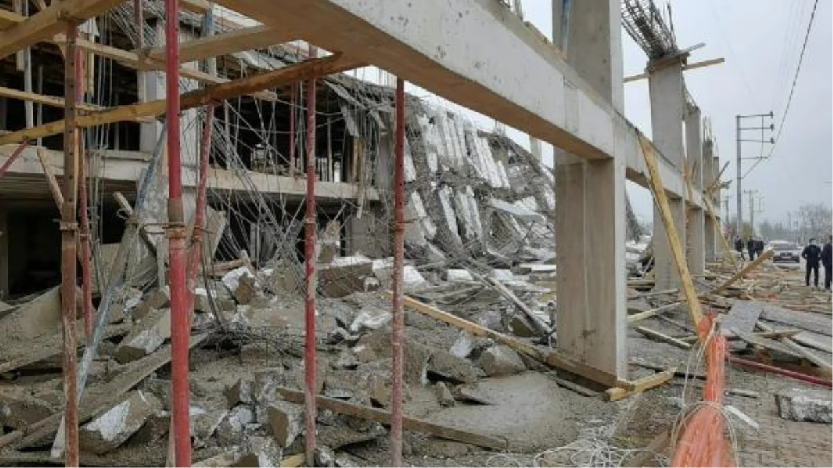 Bursa\'da inşaatta çökme: Enkaz altına kalan 4 işçi kurtarıldı