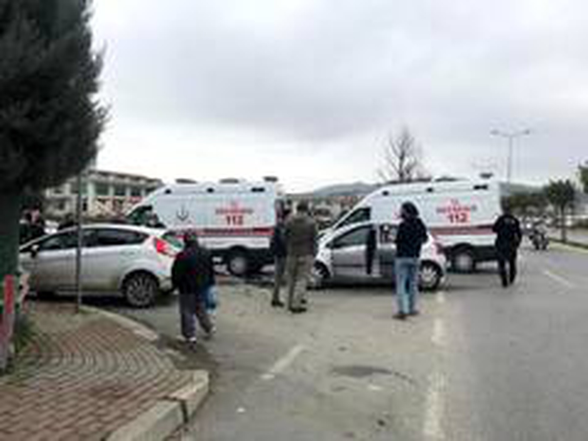 Son dakika haberleri | İki otomobilin çarpıştığı kazada 1\'i bebek toplamda 3 kişi yaralandı