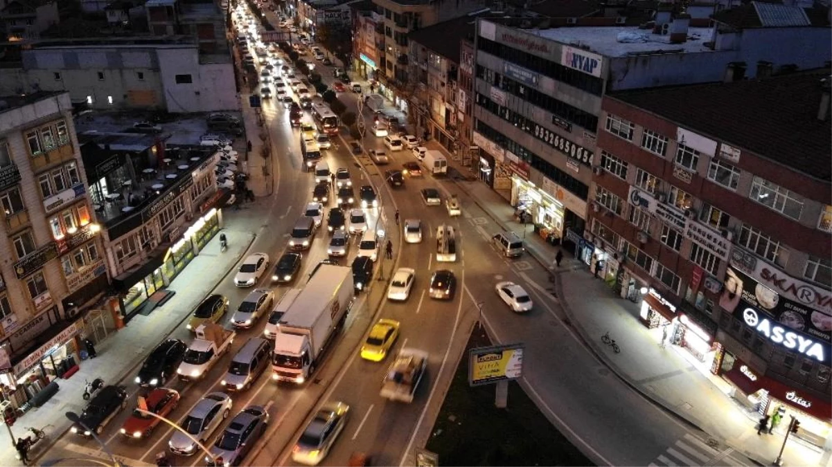 56 saatlik sokağa çıkma kısıtlamasına saatler kala trafik yoğunluğu arttı