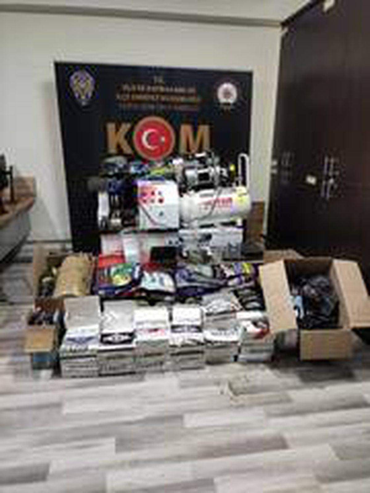 Son dakika haberi... Silifke\'de kaçak tütün ve makaron operasyonu