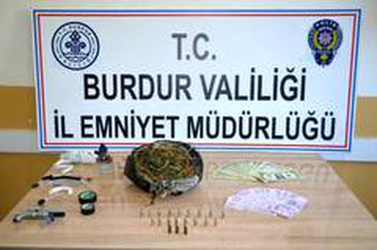 Uyuşturucuyu banknotlara sarıp satan zehir taciri yakalandı