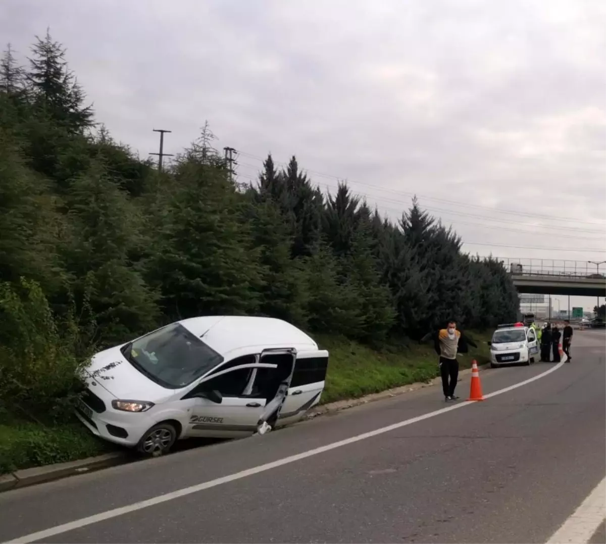 Son dakika haber... Anadolu Otoyolu\'nda beyin kanaması geçiren sürücü kaza yaptı