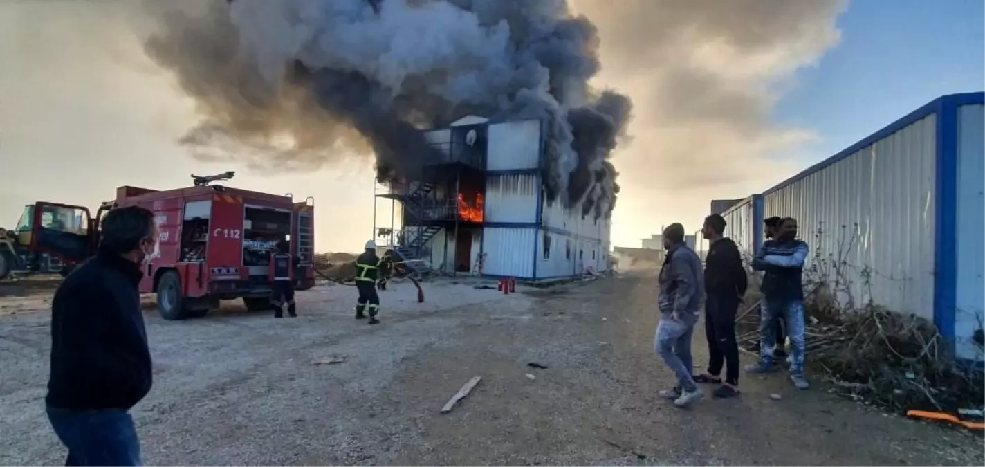 Burdur\'da işçilerin kaldığı konteynırda yangın çıktı