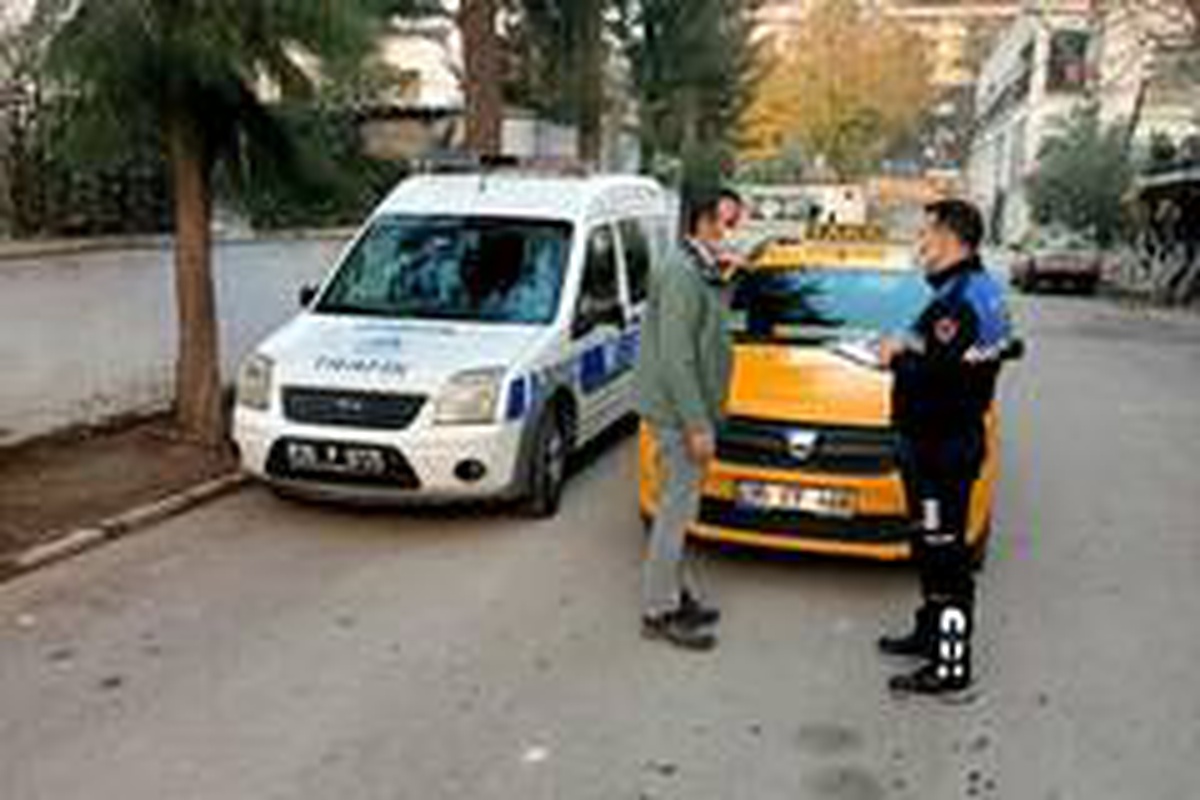 Büyükşehir zabıtasından yavru köpeğe çarpan şoföre ceza