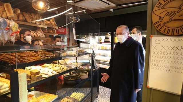 Cumhurbaşkanı Erdoğan Üsküdar'da bir fırından alışveriş yaptı