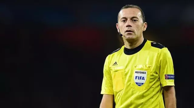 Fifa Kokartli Hakemimiz Cuneyt Cakir Saclarini Kazitti Son Dakika Spor