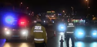 HAFTA SONU SOKAĞA ÇIKMA KISITLAMASININ UYGULANDIĞI İLK GECE DENETİMLER SÜRDÜ