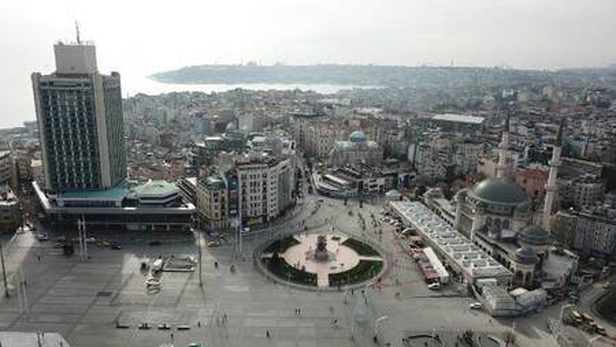 (Havadan fotoğraflarla) Taksim meydanı ve İstiklal Caddesi boş kaldı