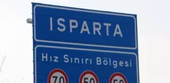 Isparta girişindeki tabeladan 'nüfus' ve 'rakım' bilgisi çıkarıldı