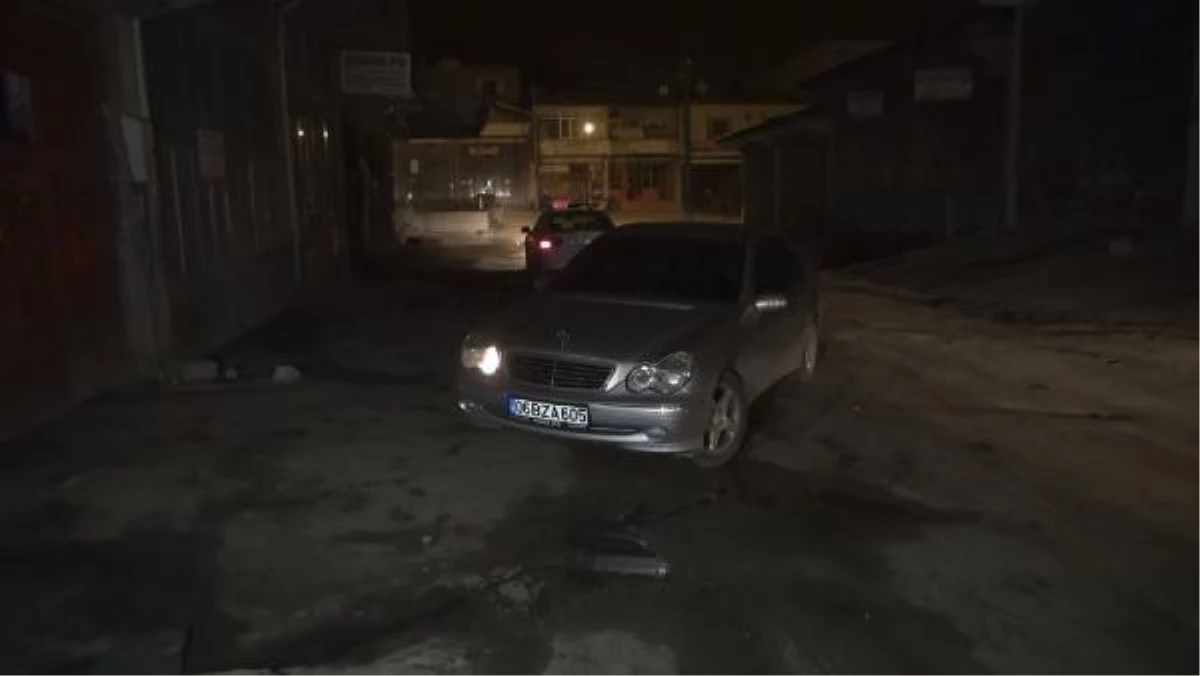 Kırıkkale\'de \'dur\' ihtarına uymayan otomobilin sürücüsü polis memuruna çarpıp, kaçtı