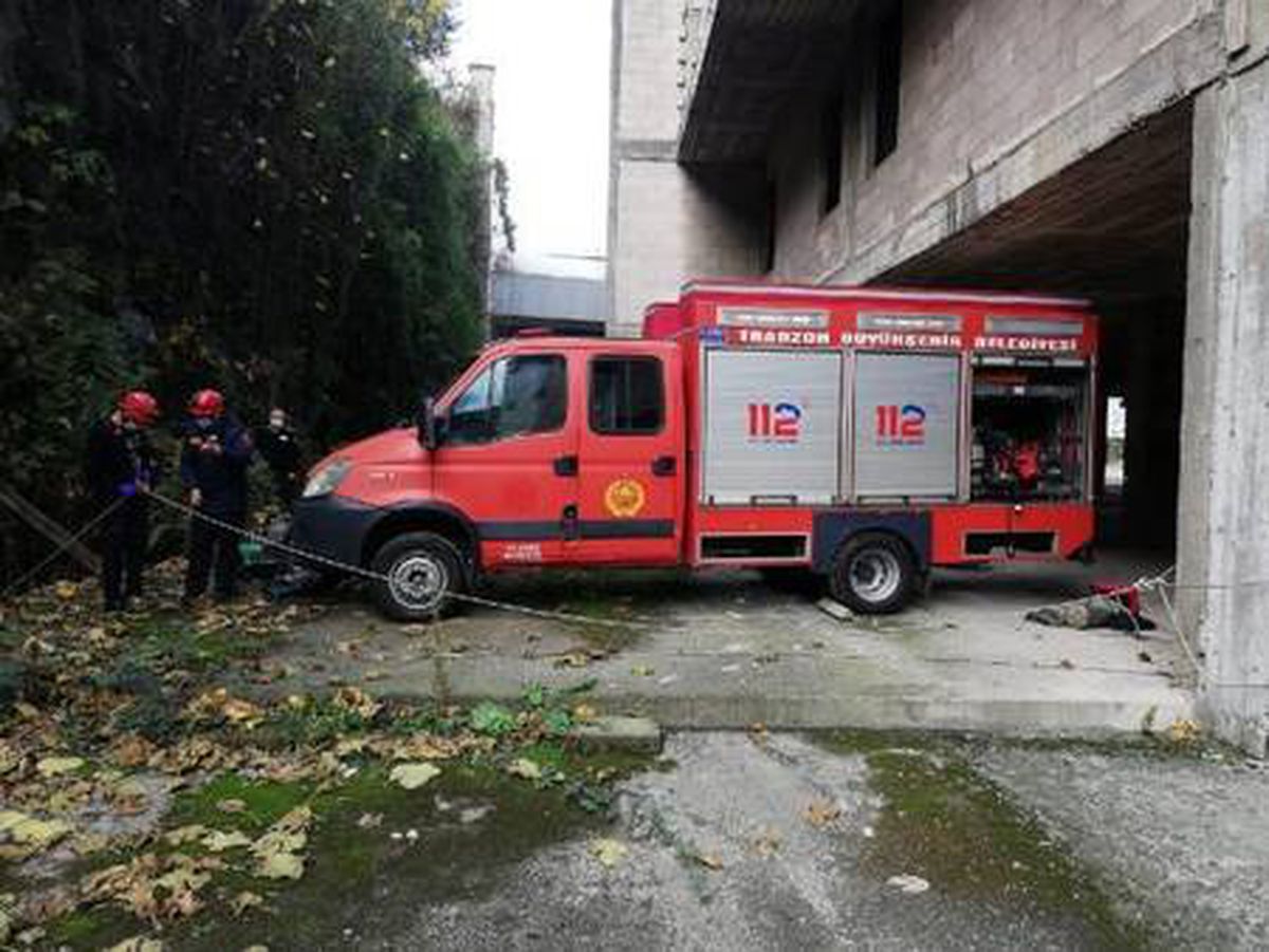 Son dakika: Mahsur kalan yavru kedi, kurtarıldı