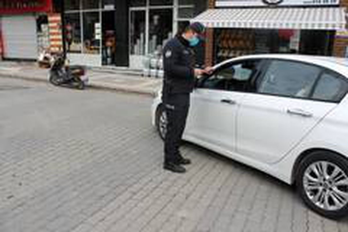 Manyas\'ta cadde ve meydanlar boşaldı