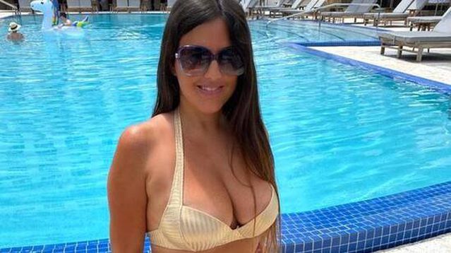 [Resim: miami-de-tatil-yapan-italyan-model-claud...20_osd.jpg]
