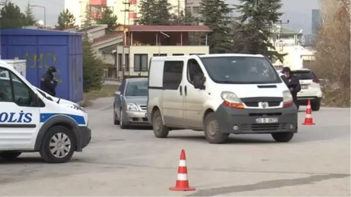 Polis ekiplerinin Çiğdem Mahallesi\'ndeki denetimleri devam ediyor