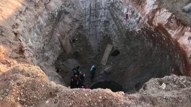 Su kuyusu açmaya çalışan 2 kişi göçük altında kaldı (2)