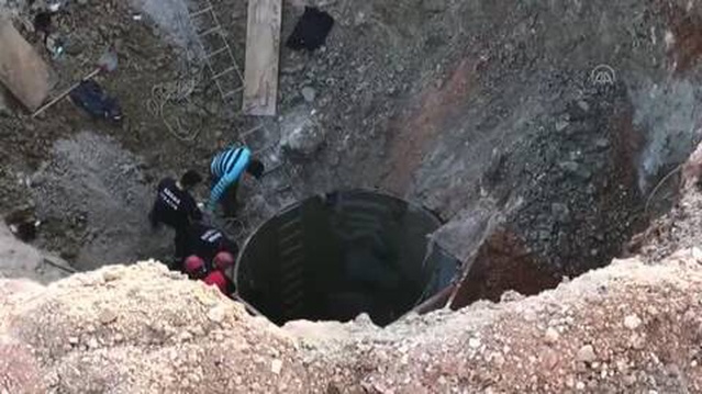 Su kuyusu açmaya çalışan 2 kişi göçük altında kaldı (2)