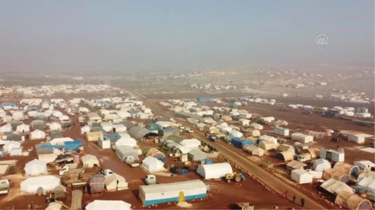 Yaklaşık 500 çadır yoğun yağışın etkisinde, yerinden edilmiş siviller ise çaresiz kaldı